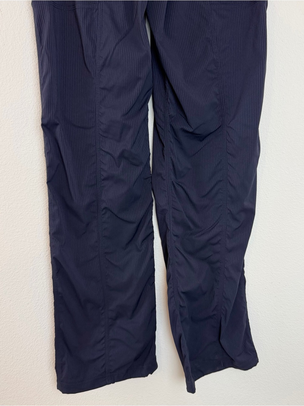 Lululemon Dance Studio Mid-Rise Pant Regular
in Black Night Size 6 - Picture 12 of 16